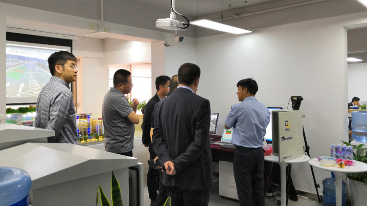 云南省公安厅党委委员、、昆明市副市长、、市公安局党委书记、、局长周建忠一行莅临js3845金沙线路科技调研领导！