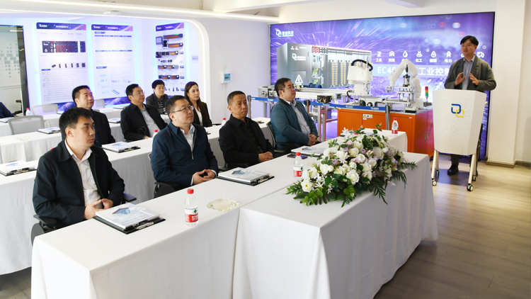 工业和信息化部、、、云南省工信厅辅导一行莅临js3845金沙线路科技集团调研领导工作