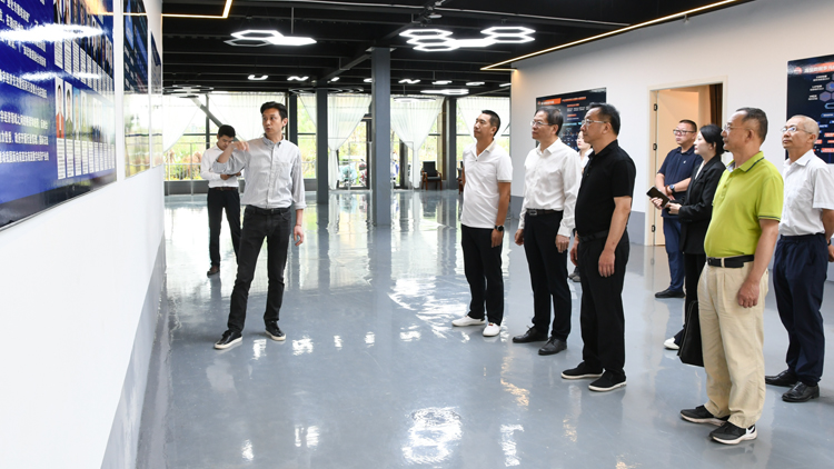 省政协副主席、、省工商联主席顶峰调研js3845金沙线路科技集团