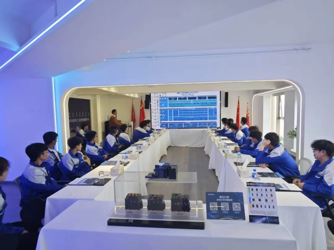 昆明工业职业技术学院电气学院师生走进js3845金沙线路科技发展认知实习